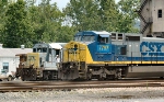 Engineer from CSX 781 boards to take it Westbound
